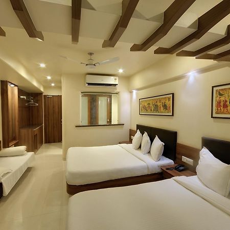 Shreeji Vatika Hotel Surat Esterno foto