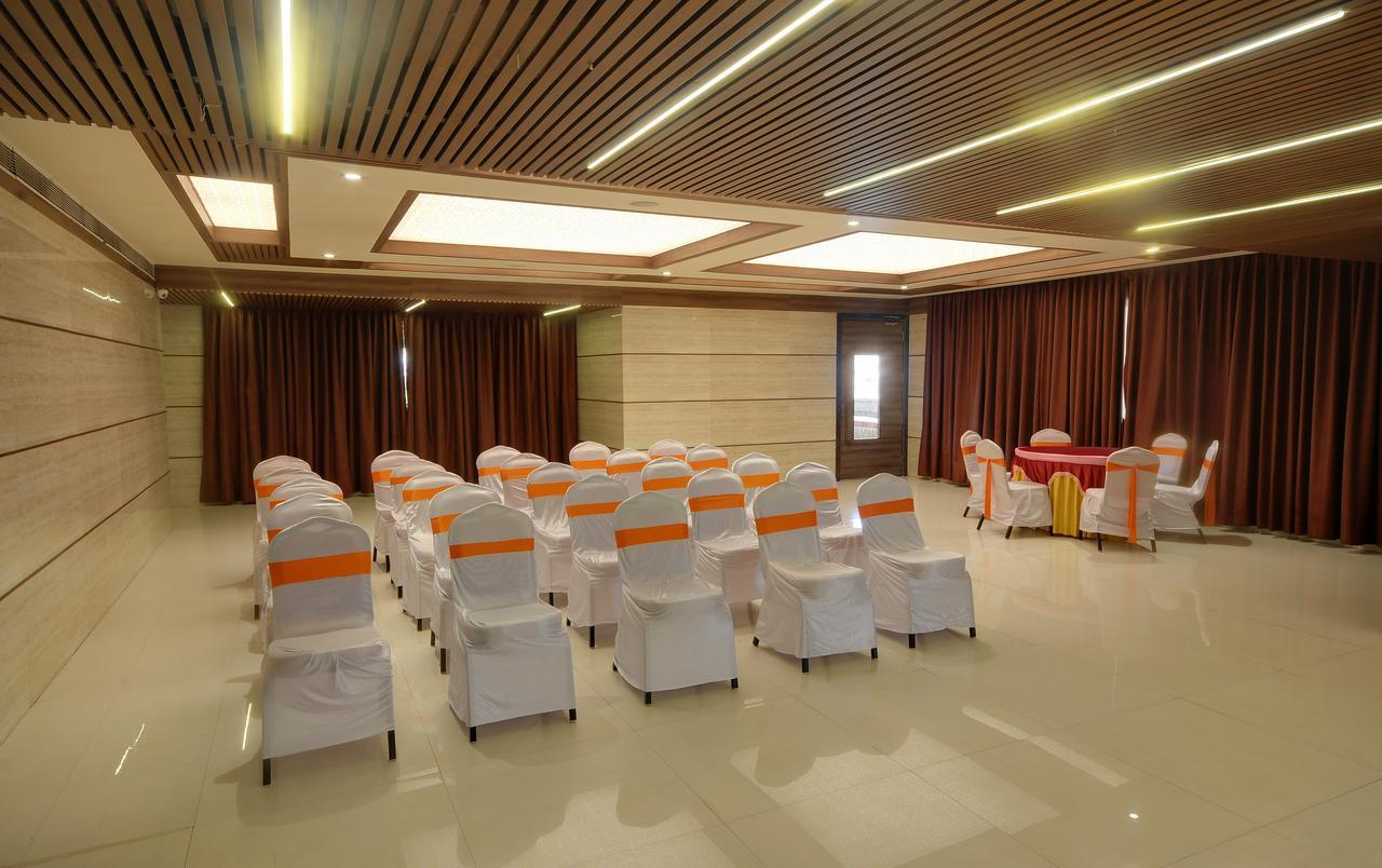Shreeji Vatika Hotel Surat Esterno foto