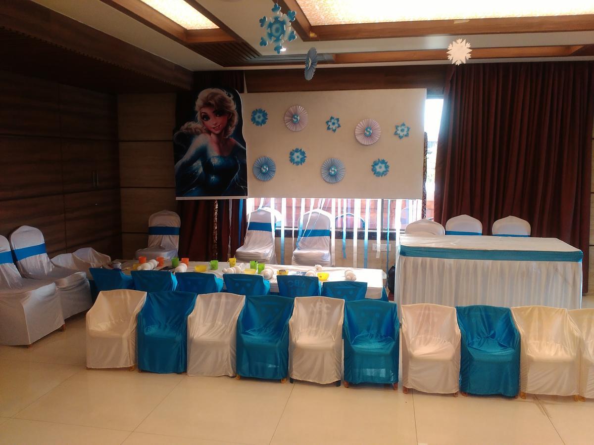 Shreeji Vatika Hotel Surat Esterno foto