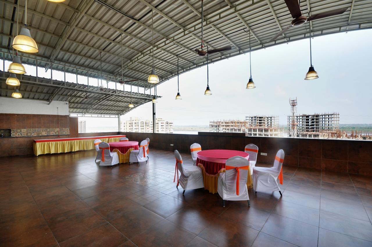 Shreeji Vatika Hotel Surat Esterno foto
