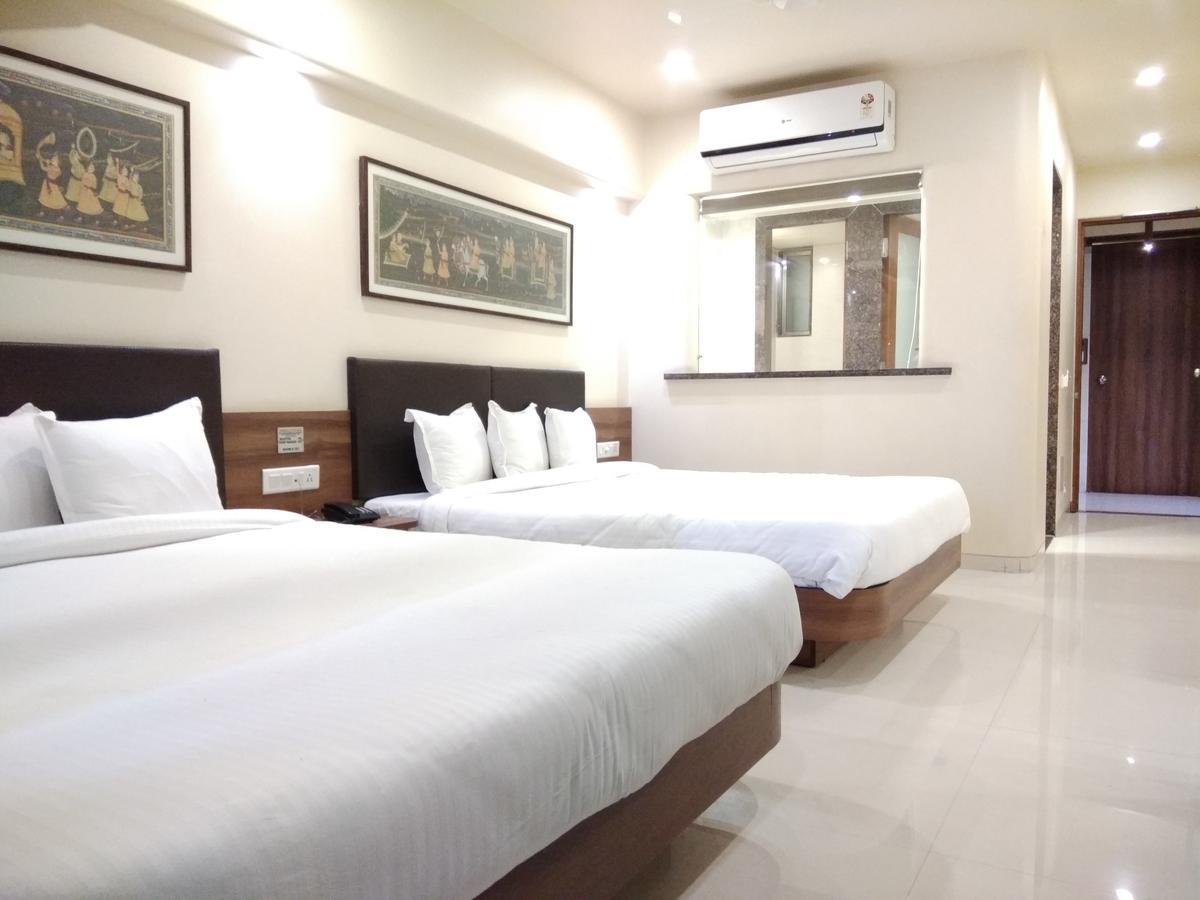 Shreeji Vatika Hotel Surat Esterno foto