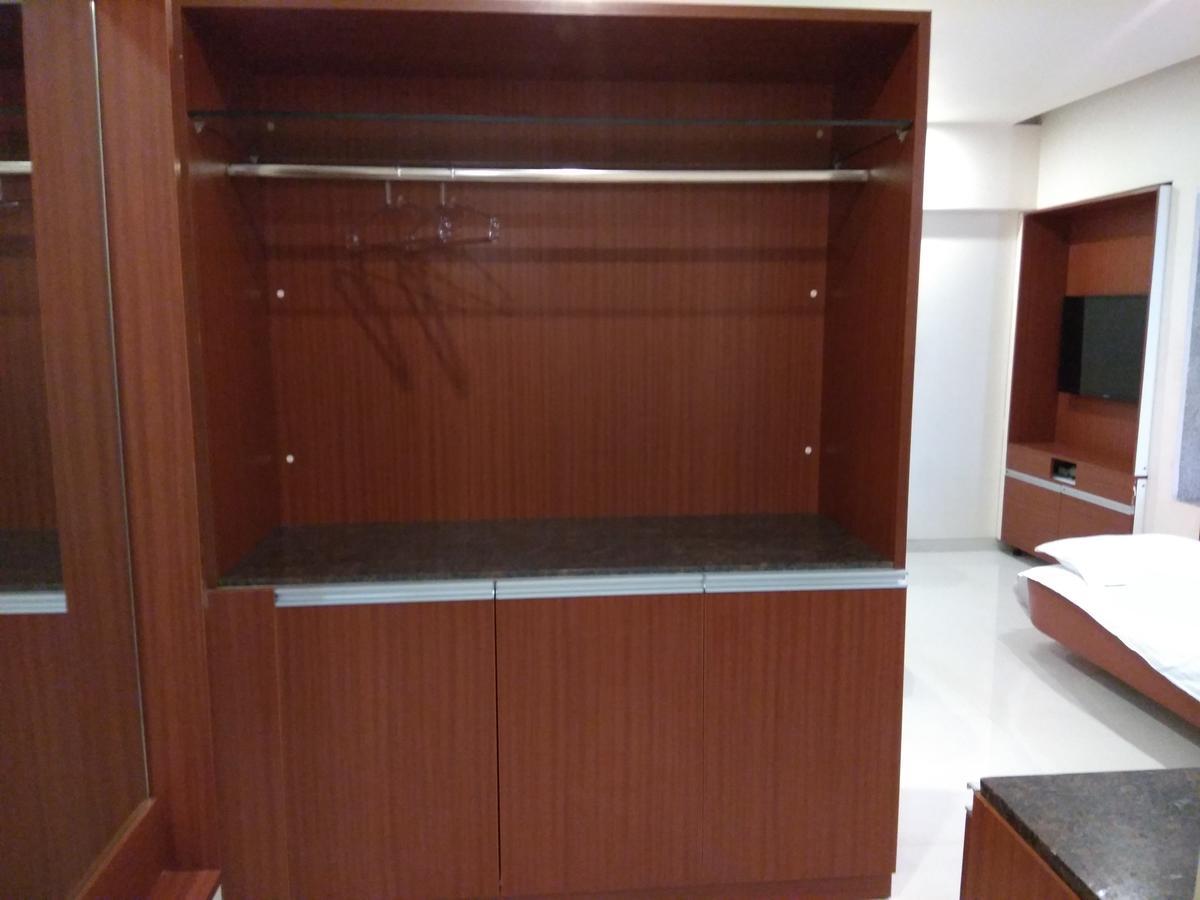 Shreeji Vatika Hotel Surat Esterno foto