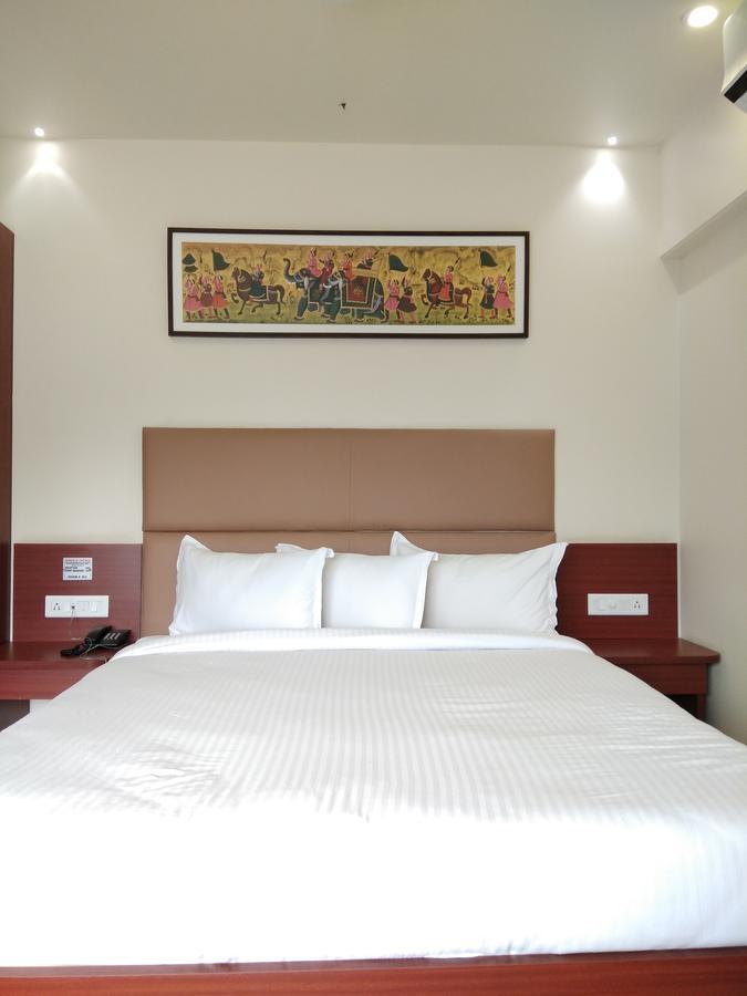 Shreeji Vatika Hotel Surat Esterno foto