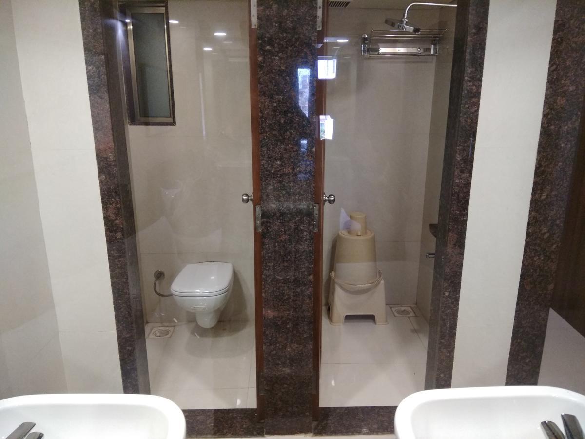 Shreeji Vatika Hotel Surat Esterno foto