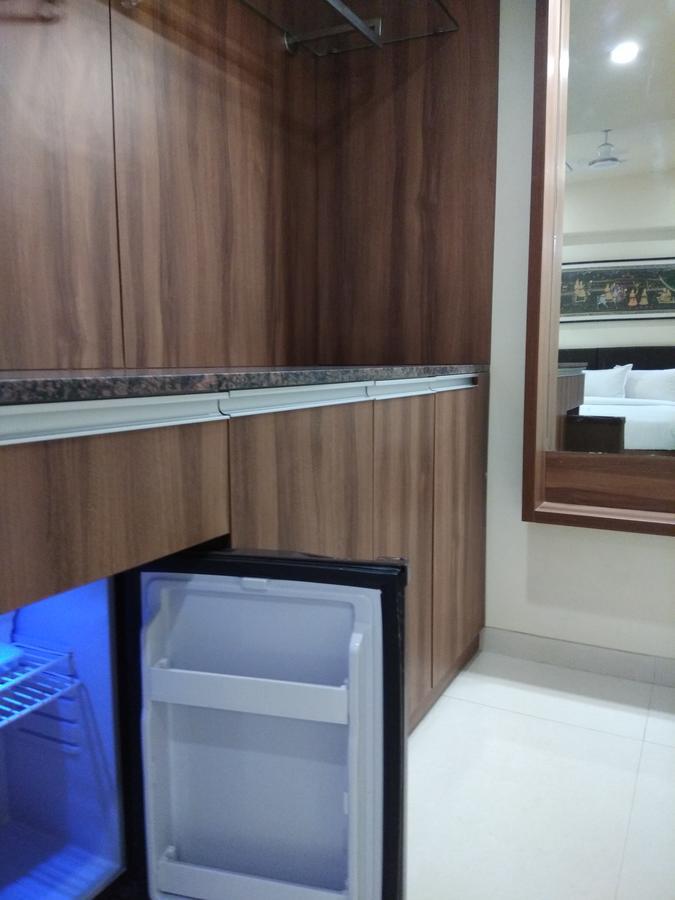Shreeji Vatika Hotel Surat Esterno foto