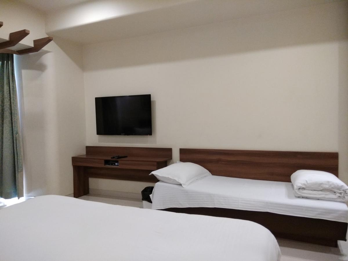 Shreeji Vatika Hotel Surat Esterno foto