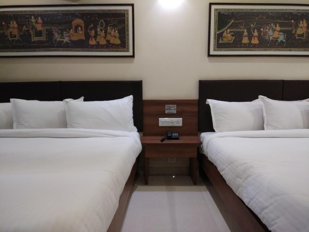Shreeji Vatika Hotel Surat Esterno foto