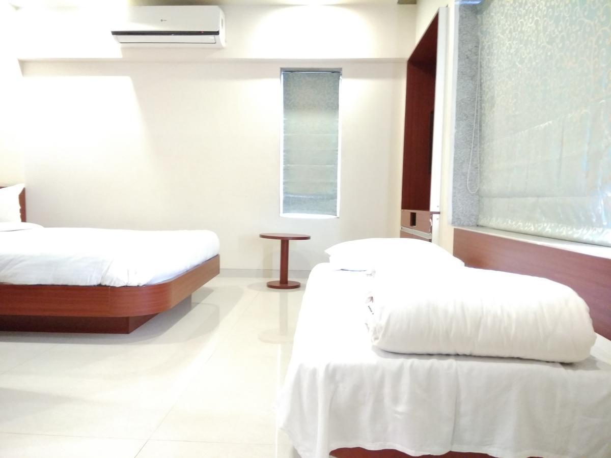 Shreeji Vatika Hotel Surat Esterno foto