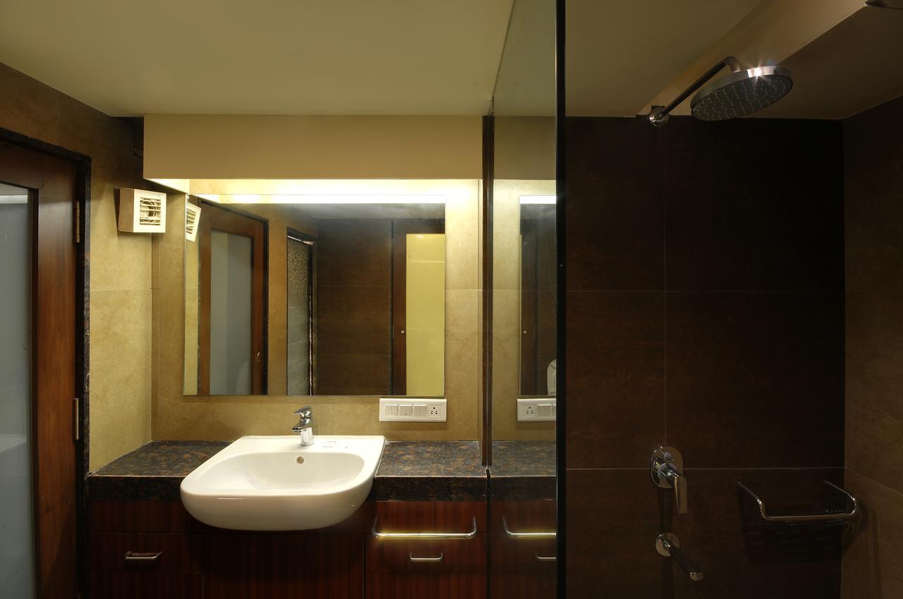 Shreeji Vatika Hotel Surat Esterno foto