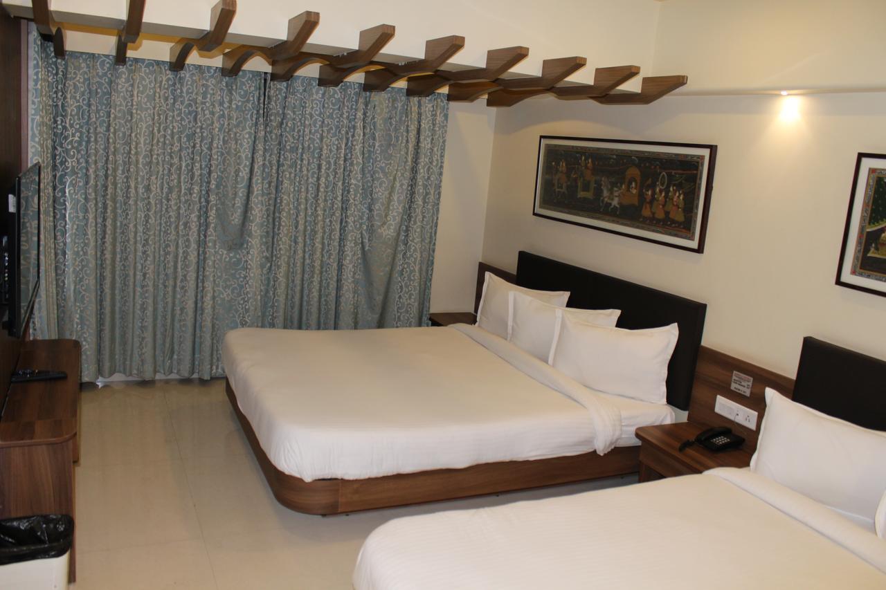 Shreeji Vatika Hotel Surat Esterno foto