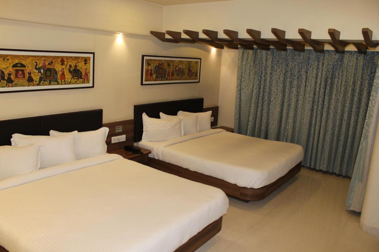 Shreeji Vatika Hotel Surat Esterno foto