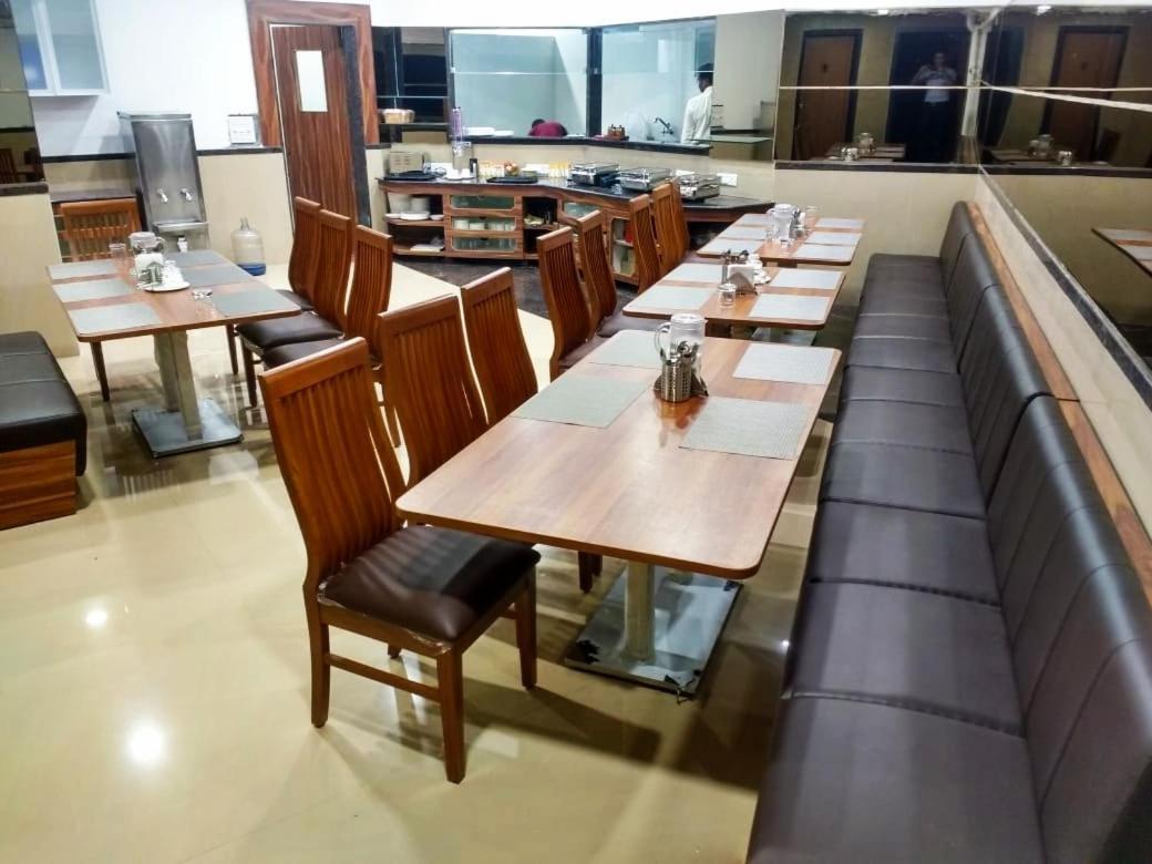 Shreeji Vatika Hotel Surat Esterno foto