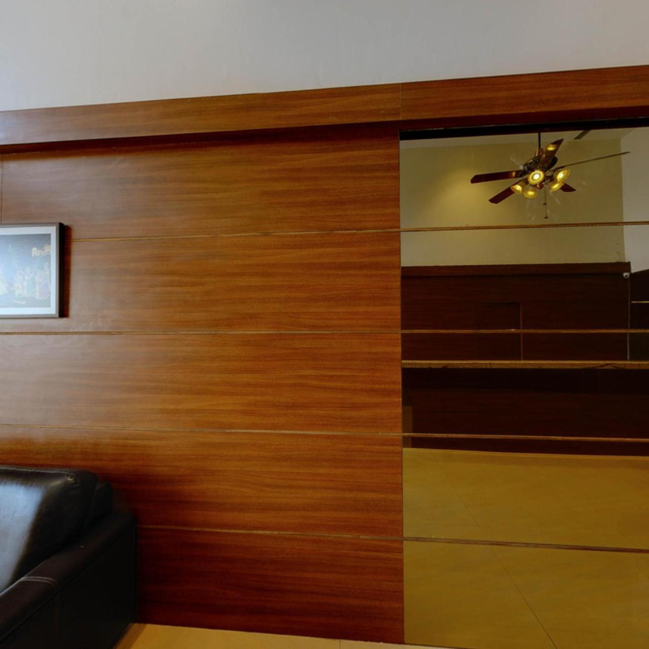 Shreeji Vatika Hotel Surat Esterno foto